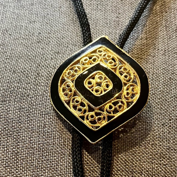 Bolo Tie - Picture 1 of 3